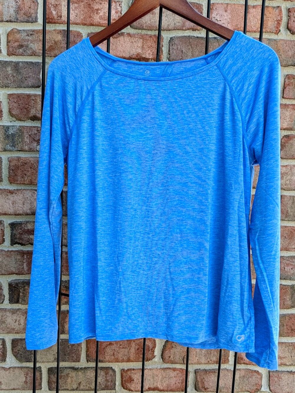 GapFit Breathe - Blue Long-Sleeved Top with Open Back Cutout - Size: M